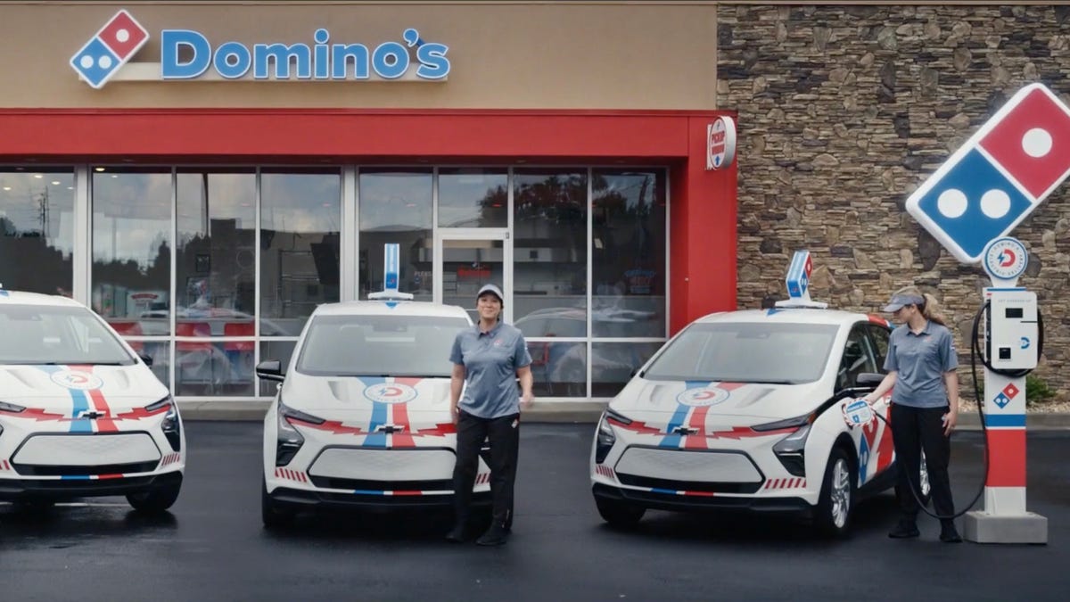 Domino's Pizza giao hàng bằng xe điện